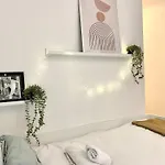 New 422 Suite Louis - Cosy Apartment Paris Center